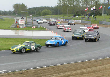 1965 klassen - her ført an af Ginetta G4 køreren Palle B. Pedersen.
